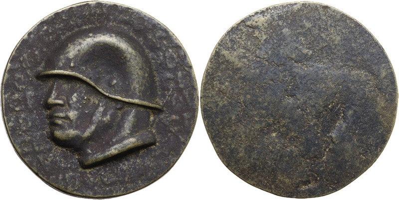Benito Mussolini (1883-1945). Medaglia s.d. AE. 72.00 mm. qSPL.