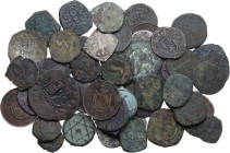 Lotto di cinquantadue (52) monete medievali e preunitarie da classificare; prevalentemente appartenenti a zecche del sud italia. Si segnala nel lotto ...