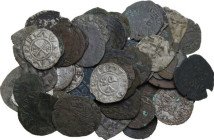 Lotto di cinquantasette (57) monete medievali di varie zecche e sovrani.