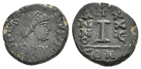 JUSTINIAN I, 527-565 AD. AE, Decanummium. Constantinople. 4.56 g. 16.9 mm.