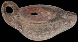 Antike Objekte
 kleine Öllampe aus rotem Ton, mittig Figur, Beschädigung oben, Durchmesser max. ca. 8 cm