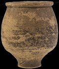 Antike Objekte
 kleiner Becher aus weißgelbem Ton mit braunem Überzug, an einer Stelle restauriert, Höhe ca. 6,5 cm, Durchmesser max. ca. 5,5 cm