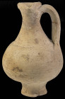 Antike Objekte
 kleiner einhenkliger Krug aus beigefarbenem Ton, mit Ausguss, Henkel und Hals geklebt, Höhe ca. 12 cm, Durchmesser max. ca. 7,5 cm