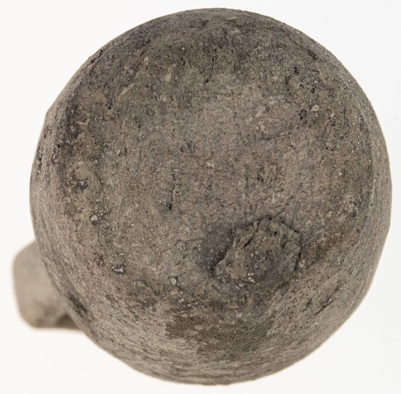 Antike Objekte
 kleiner Henkelkrug aus graubraunem Ton, H ca. 10 cm, Ø ca. 5 cm...