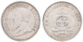 Südafrika
Burenrepublik, 1857-1902 2½ Shillings 1896 Der Voortrekker im Wappen mit offenem Verschlag. Leicht berieben, einige wenige Kratzer und Haar...