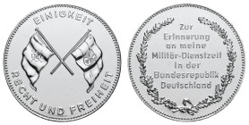 Deutschland Deutschland nach 1945
BRD ohne Jahr Erinnerungsmedaille aus Weißmetall (?), Av.: die gekreuzten Flaggen der BRD und der NATO, außen: EINI...