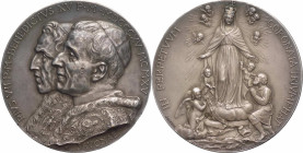 Medaglie Papali - Benedetto XV (1914 - 1922) - 100° incoronazione della Madonna di Savona 1915 - gr. 39,41 - mm. 44 - AE argentato 

BB+

SPEDIZIO...