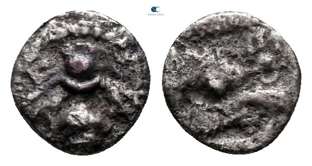 Ionia. Ephesos circa 500-420 BC. 
Tetartemorion AR

6 mm, 0,21 g



nearl...