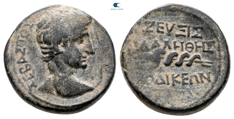 Phrygia. Laodikeia ad Lycum. Augustus 27 BC-AD 14. 
Bronze Æ

16 mm, 3,30 g
...