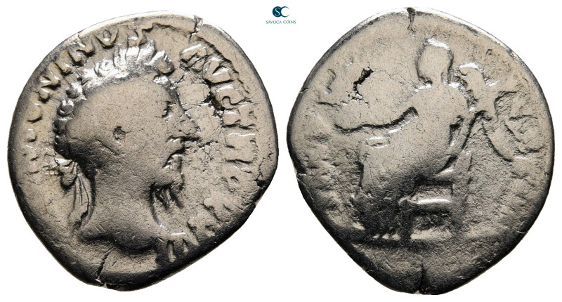 Marcus Aurelius AD 161-180. Rome
Denarius AR

19 mm, 2,12 g



nearly ver...