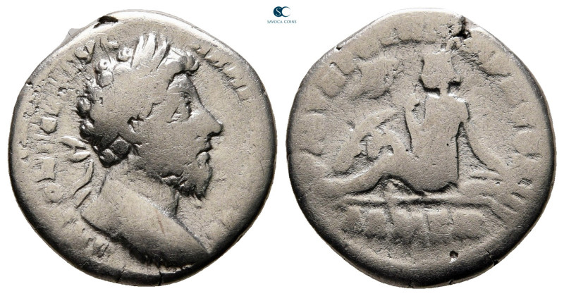 Marcus Aurelius AD 161-180. Rome
Denarius AR

17 mm, 2,79 g



nearly ver...