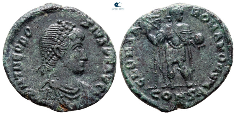 Theodosius I AD 379-395. Constantinople
Follis Æ

22 mm, 4,53 g



very f...