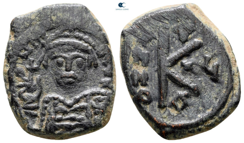 Justinian I AD 527-565. Constantinople
Half Follis or 20 Nummi Æ

22 mm, 6,53...