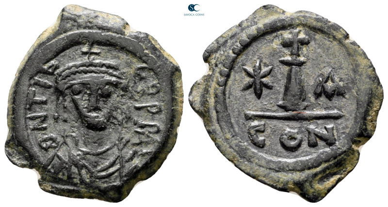 Maurice Tiberius AD 582-602. Constantinople
Decanummium Æ

22 mm, 3,40 g

...