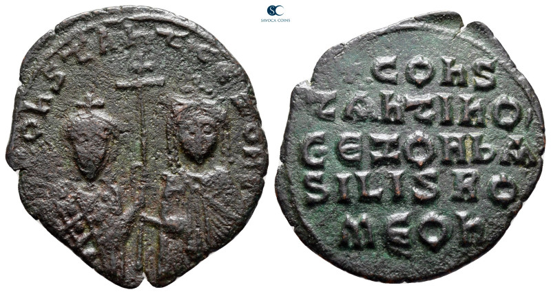 Constantine VII Porphyrogenitus, with Zoe AD 913-959. Constantinople
Follis Æ
...