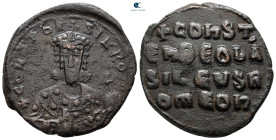 Constantine VII, Porphyrogenitus AD 913-959. Constantinople. Follis Æ