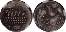 Celtis Noricum AR Tetradrachm 200 - 100 BC Frontalgesicht NGC Ch VF
Dembski 881-5; Lanz 191-2.; Silver, 10.49 g.; Overstruck. Central Europe. Noricum...