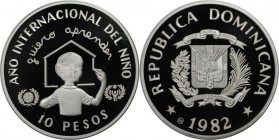 Weltmünzen und Medaillen, Dominikanische Republik / Dominican Republic. "Internationales Jahr des Kindes". 10 Pesos 1982, Silber. 0.69 OZ. KM 57. Poli...