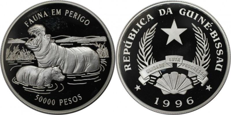 Weltmünzen und Medaillen, Guinea-Bissau. Flusspferde. 5000 Pesos 1996, Silber. 0...