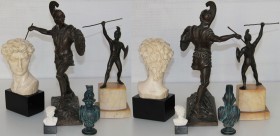 Kunst und Antiquitäten / Art and antiques. Sammlung Griechenland. Speerwerfer 2 stück (31.5 cm, 26 cm), Büste weißer Marmor 2 Stück (22 cm, 8 cm), Büs...