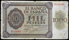 1936. Burgos. 1000 pesetas. (Ed. D24a) (Ed. 423a). 21 de noviembre. Serie C, última emitida. Doblez central. Roturas. Raro. BC.
