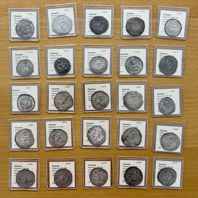 SASANIAN KINGDOM: LOT of 25 coins, a group of silver drachms from Peroz I (1 pc)...