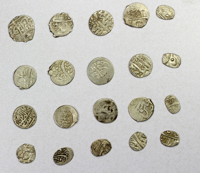 SAFAVID: LOT of 20 silver coins, 18 of 'Abbas I plus 2 of Safi I; 'Abbas I: A-26...