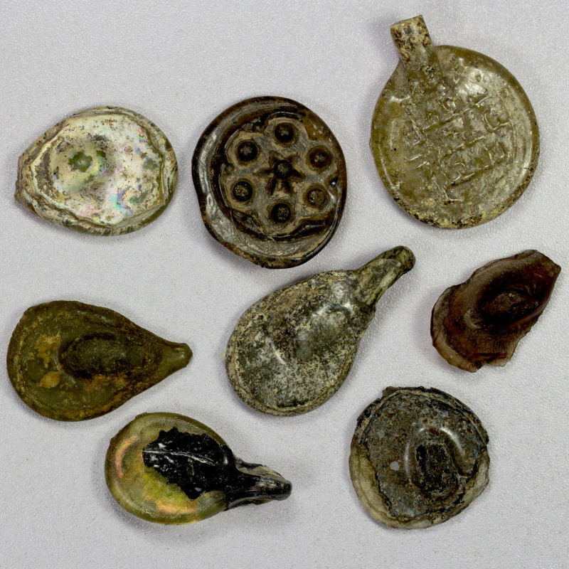 AFGHANISTAN REGION: LOT of 8 glass objects, three pieces appear to be vessel sea...