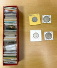 WORLDWIDE: LOT of 85 coins and exonumia items, including Great Britain (7 pcs), Guatemala (2), Guyana (1), Hong Kong (3), Hungary (2), Iceland (1), In...