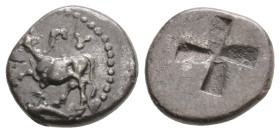 THRACE. Byzantion. 1/4 Siglos or Trihemiobol (Circa 340-320 BC).
Obv: Heifer standing left on dolphin left.
Rev: 'ΠΥ. Stippled quadripartite incuse sq...