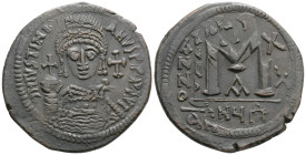 JUSTINIAN I (527-565). Follis. Antioch.
Obv: D N IVSTINIANVS P P AVG.
Helmeted, draped and cuirassed bust facing, holding globus cruciger and shield; ...