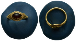 Gold ring with gem stone with shank decorated with floral scroll work; a braided frame. 4mm, 2.6 gr.