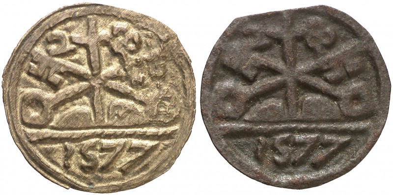 Olot. (Cru.L. 1399 y 1400, atribuidas a Besalú). Lote de 2 pellofas, latón y hoj...