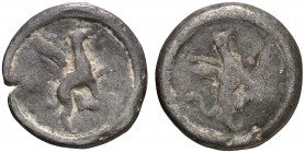 Sa Pobla. Plom. (Cru.L. 2440 y 2440 var). 3,13 g. 2 monedas, una con cabeza alta. BC/BC+.