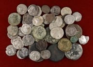 Lote formado por 54 griegas, 45 romano-republicanas y 29 bizantinas. Total 114 piezas de bronce y plata. A examinar. RC/MBC+.