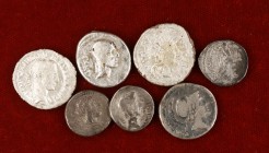 Lote de 3 quinarios y 4 denarios, dos de ellos forrados. Total 7 monedas. BC/MBC.