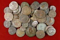 Lote de 39 monedas de diversos valores y periodos, incluye 7 denarios, alguno forrado. Total 46 monedas. A examinar. MC/MBC.