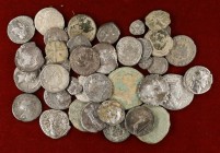 Lote de 41 monedas de diversos periodos y valores, la mayoría denarios. A examinar. RC/MBC.