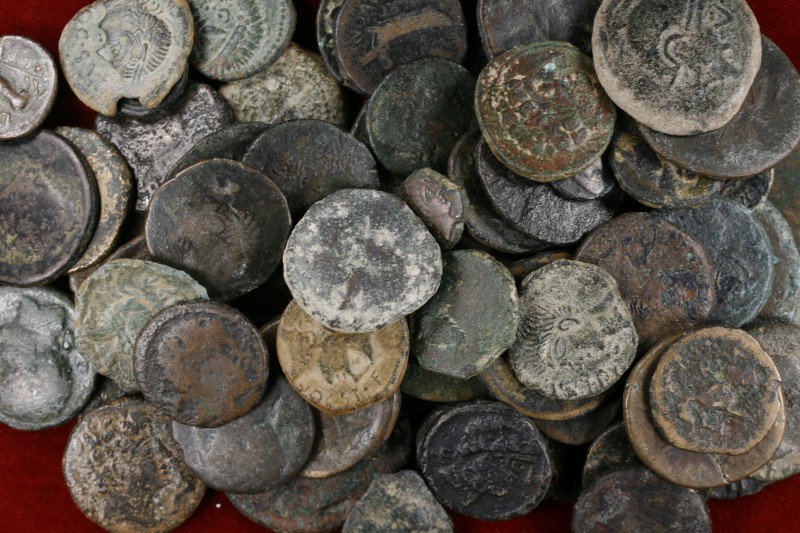 Lote de 307 bronces ibéricos de todos los períodos. Variedad de valores y cecas,...