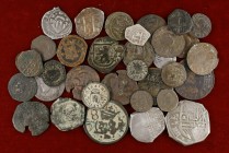 Felipe IV. Lote de 34 monedas, siete en plata (1/2 (dos), 1 (tres), 2 y 4 reales), todas diferentes. A examinar. BC-/MBC-.