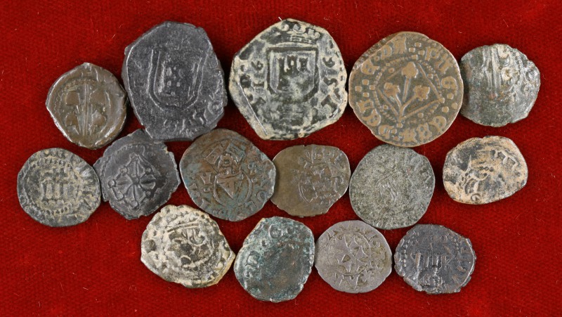 Lote de 15 cobres de la época de los Austrias. BC/MBC+.