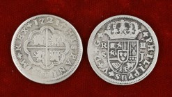 1721 y 1723. Felipe V. Sevilla. J. 2 reales. Lote de 2 monedas. A examinar. BC/BC+.
