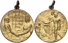 1906. Barcelona. Homenatge de la Solidaritat Catalana. (Cru.Medalles 1011b). 11,31 g. 31 mm. Bronce dorado. Con anilla. MBC+.
