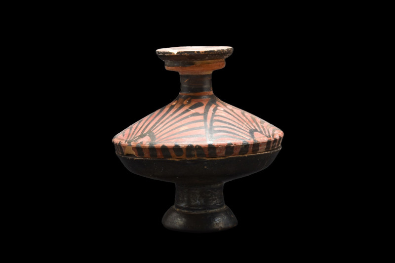 GREEK APULIAN RED-FIGURE LEKANIS WITH PALMETTES
Ca. 340-325 BC. 
A ceramic lek...