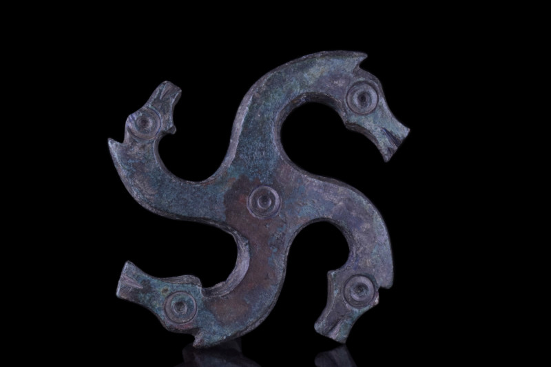 ROMAN BRONZE SWASTIKA BROOCH WITH HORSE HEADS
Ca. 100-300 AD. 
A bronze brooch...