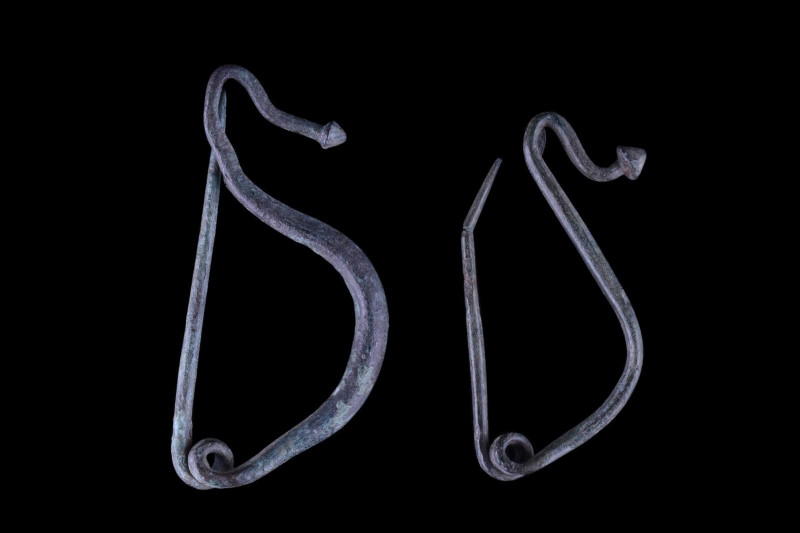 CELTIC LA TENE BRONZE PAIR OF BROOCHES
Ca. 300 BC. 
A pair of La Tène I type b...