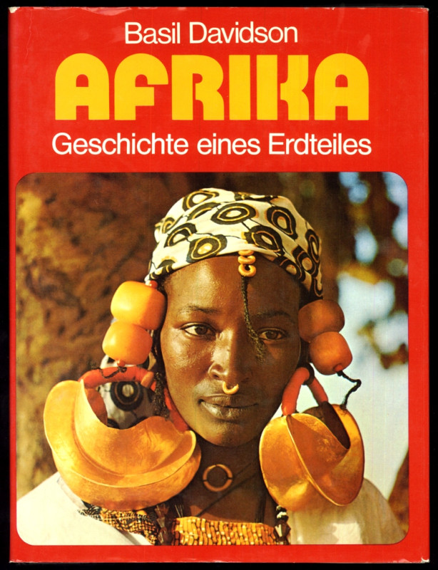 PRIMITIVGELD. 
Afrika. 
LOTS. KUBIK, G. makisi / nyau / mapiko. Maskentraditio...