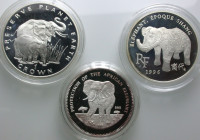 LOTS. 
Münzen mit Abbildungen von Elefanten: GIBRALTAR Crown 1994, FRANKREICH 10 Francs = 1 1/2 Euro 1996, ÄQUATORIALGUINEA 7000 Francos 1993 (am Ran...