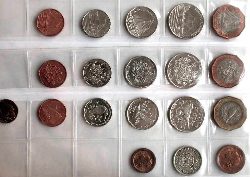 Cap Verde. 
Republik 1975. LOT von 20 Münzen. Inkl. 100 Escudos, KM # 40, 100 E...