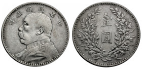 China. 
Republik,. 
Dollar Jahr 3 (1914). Büste des Präsidenten Yuan Shih Kai n. l. Rv. Wert zwischen Zweigen. 39 mm; 27,0 g. Kann&nbsp;646. . 

S...